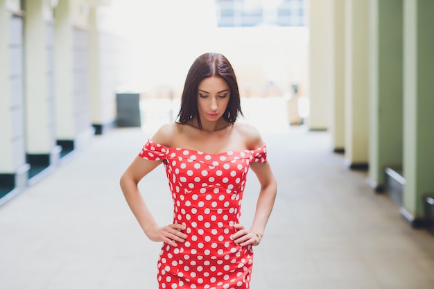 Dla kogo suknia hiszpanka będzie idealnym wyborem?