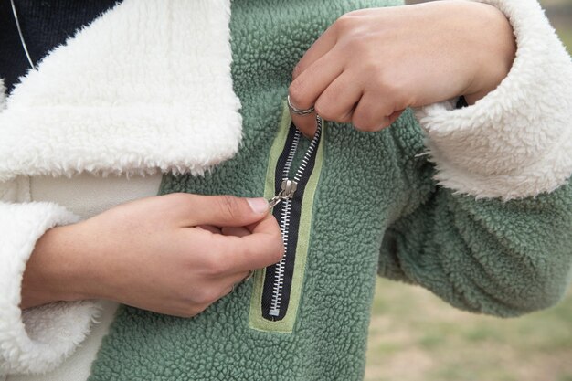 Ile zapłacimy za wszycie zamka do kurtki zimowej?