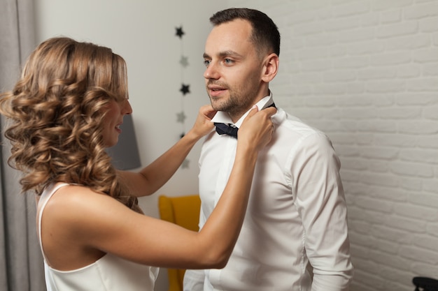 Jak ubrać męża na wesele, by wyglądał elegancko i czuł się komfortowo?