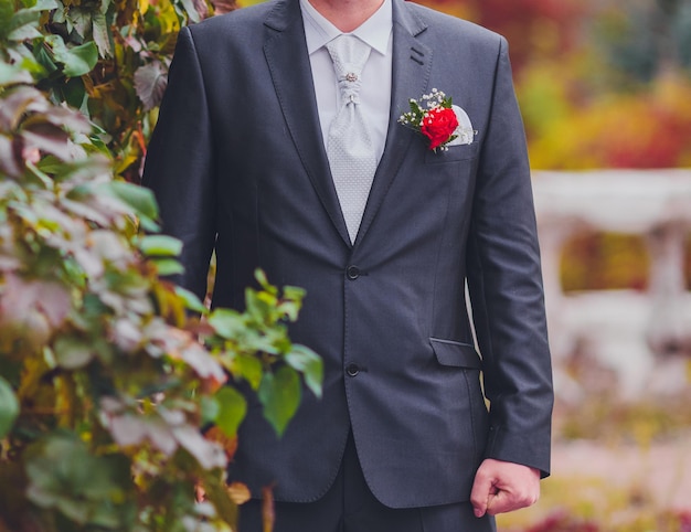 Jaką marynarkę wybrać na wesele, żeby wyglądać elegancko?