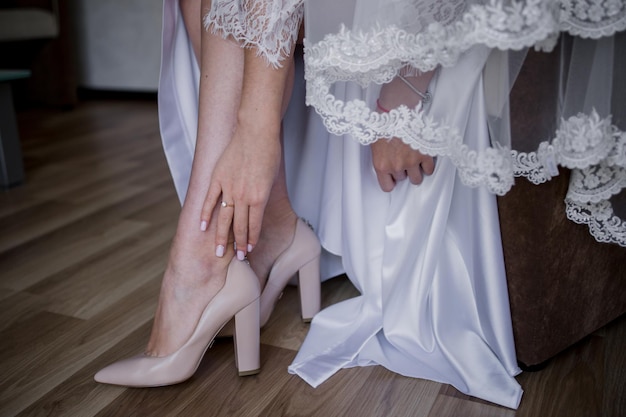 Jakie buty dobrać do sukni ślubnej w kolorze ivory?