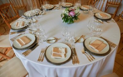 Jak najlepiej ustawić stoły na sali weselnej?