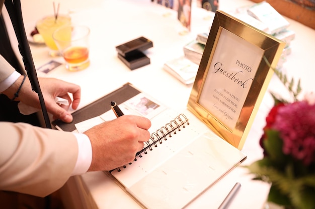 Jak zrobić listę gości na wesele bez stresu i konfliktów?