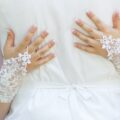 Rękawiczki do ślubu - tradycyjny dodatek czy przeżytek?