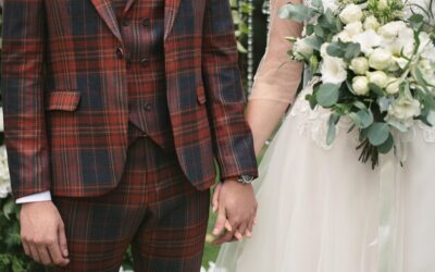Czy garnitur w kratę to dobry wybór na ślub?