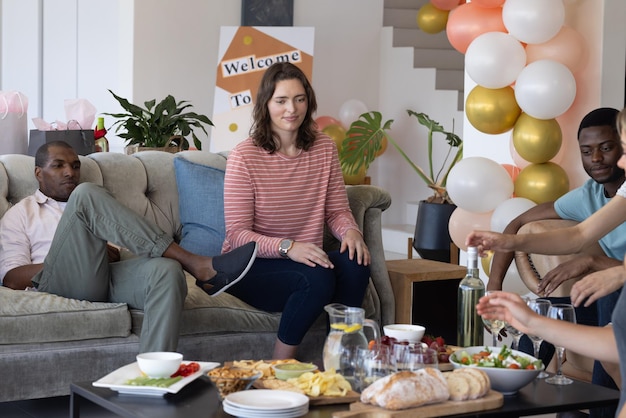 Jak sprytnie usadzić gości na urodzinach i uniknąć niezręcznych sytuacji?