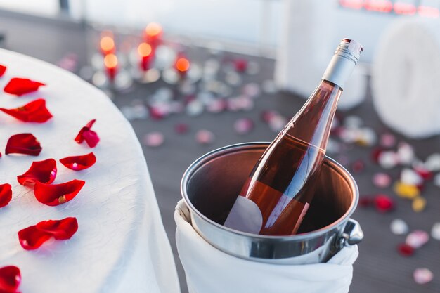 Kto powinien kupić alkohol na wesele - para młoda czy goście?