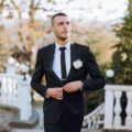 Czy czarny garnitur to dobry wybór na wesele?