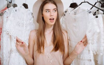 Jak stylowo narzucić coś na sukienkę?