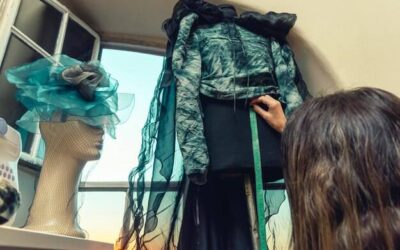 Jak wyprasować sukienkę z tiulu bez uszkodzenia delikatnej tkaniny?