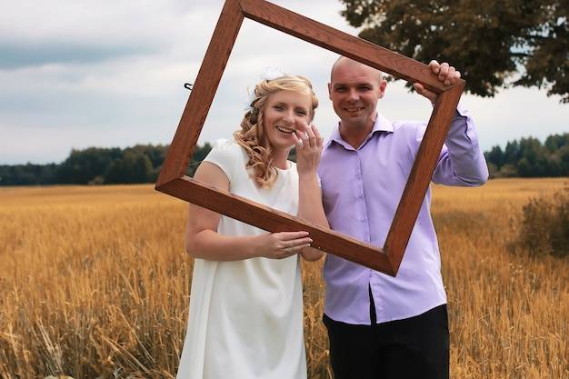 Jak zrobić wyjątkowe zdjęcia ślubne, które zachwycą nowożeńców?